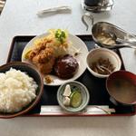 Aセット(ハンバーグとカキフライ)