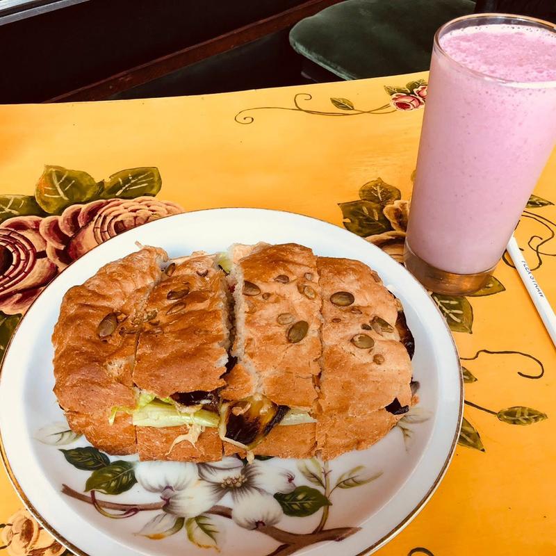 くるみパン(季節の生ジュースとくるみパンの店カド)