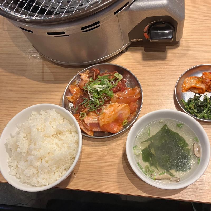 肉ごちゃ盛り(焼肉ホルモンまるよし精肉店 新福島店)