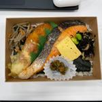 魚屋の海 苔 弁 当 （ 鮭 ）