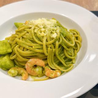 海老とアボカドのバジルソース　生パスタ