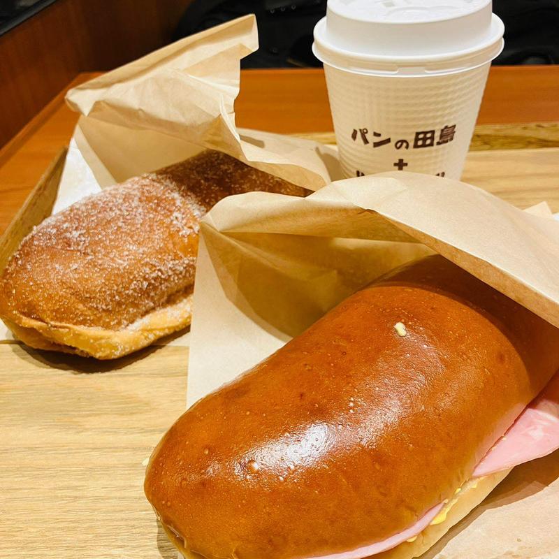 揚げコッペシュガー ハムと手作り特製たまご(コッペ田島 新橋駅構内店)