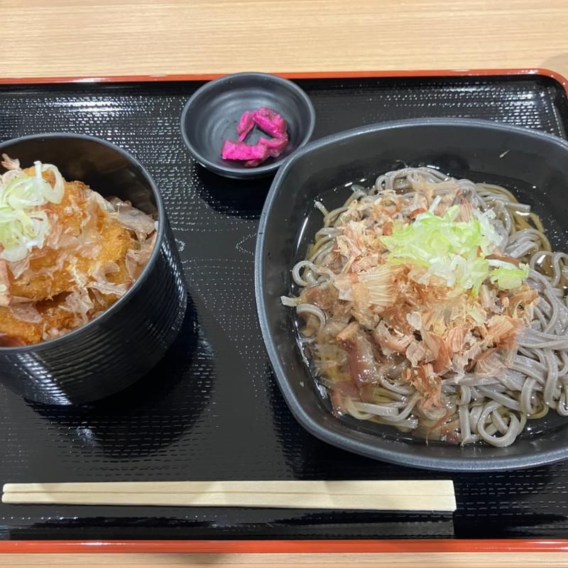 おろしそばとミニ醤油かつ丼(名水茶屋 大野三昧（道の駅 越前おおの 荒島の郷）)