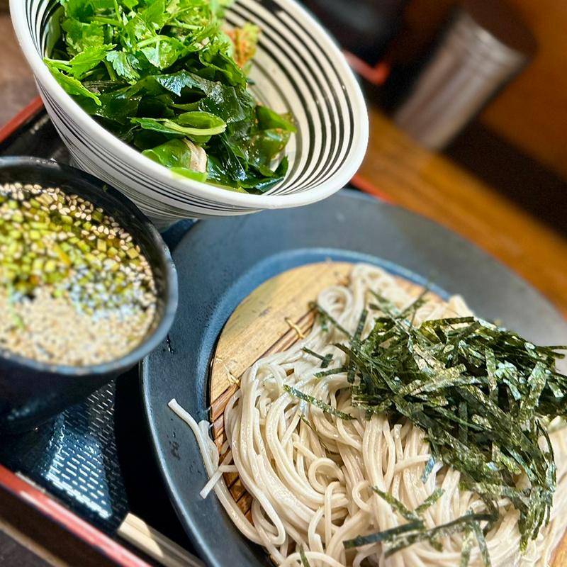 冷や鶏パクチー(ざるそば屋)