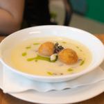 ポロネギとポテトのクリームスープ、クリスピー野菜