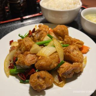 鶏肉唐揚げと唐辛子炒め