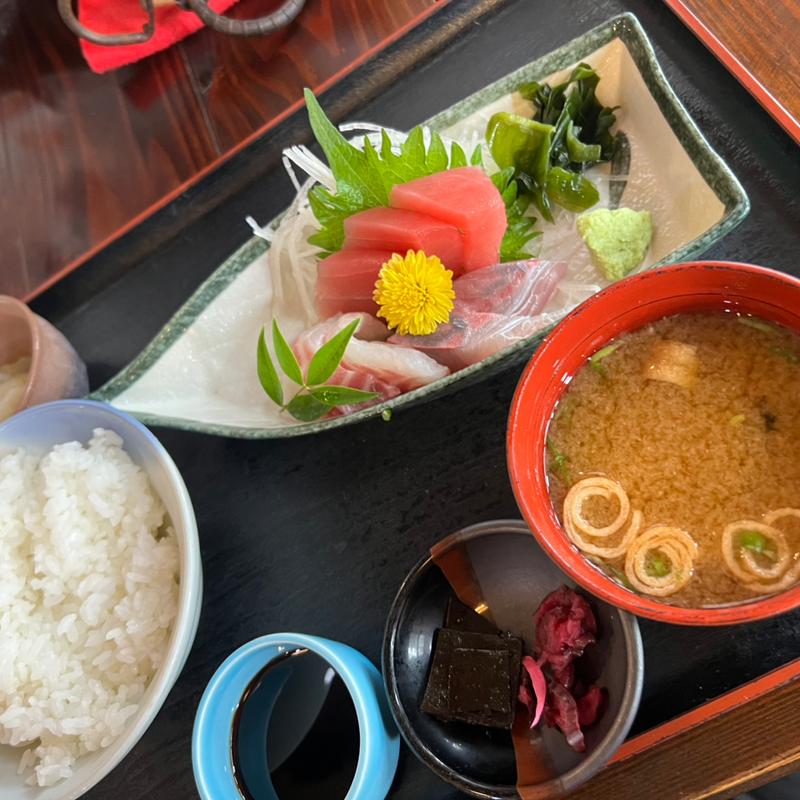 刺身定食(ファミリー割烹 三の路)