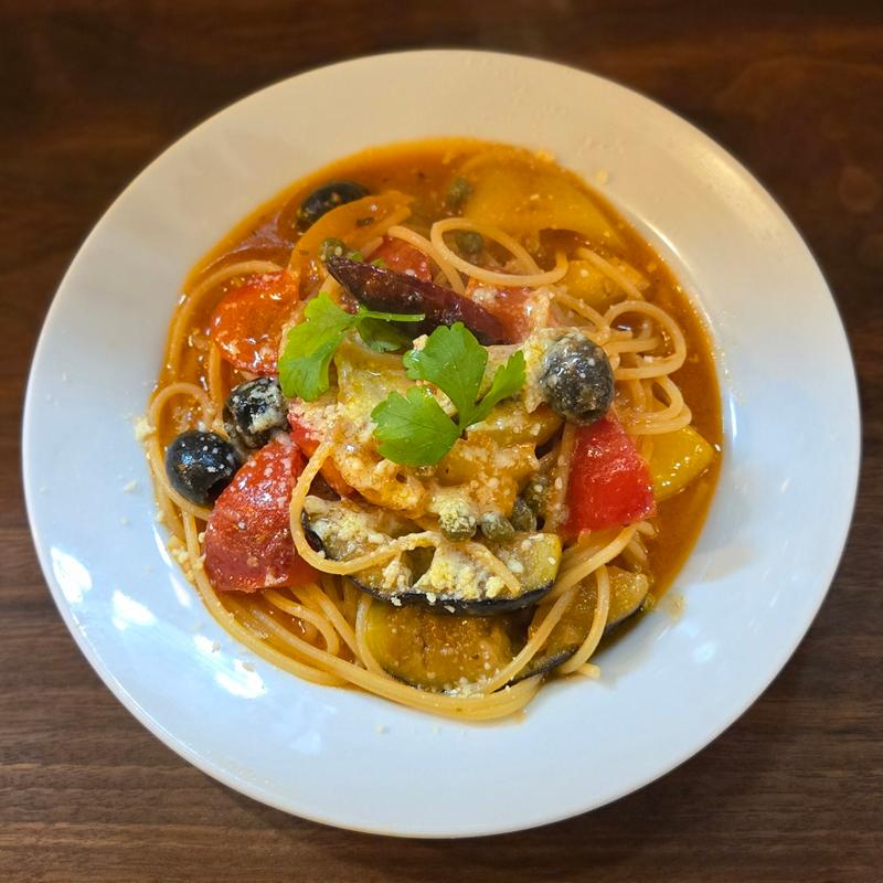 夏野菜を使ったプッタネスカ(大衆食堂 瓦町ブラン （たいしゅうしょくどう かわらまちぶらん）)
