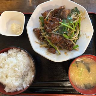 ニラレバ定食