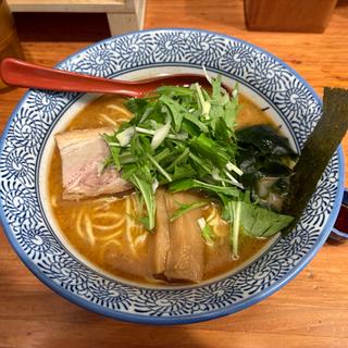 芳醇あごだし醤油らーめん