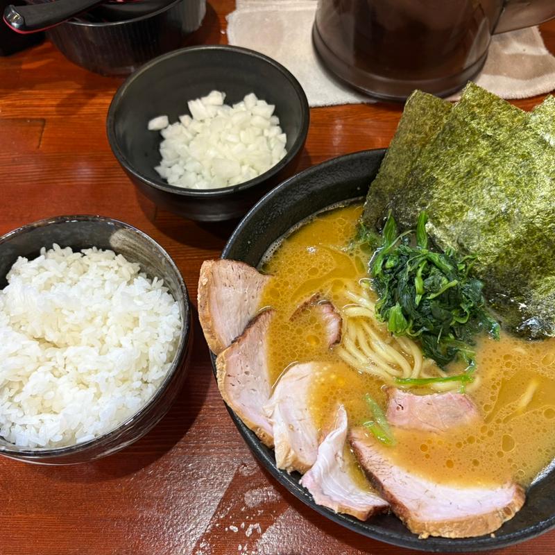 チャーシューメン+タマネギトッピング(横浜家系らーめん 天王家 寒川総本店)
