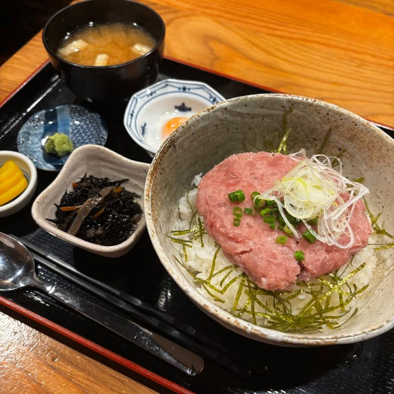 ネギトロ丼(しゅぞう)