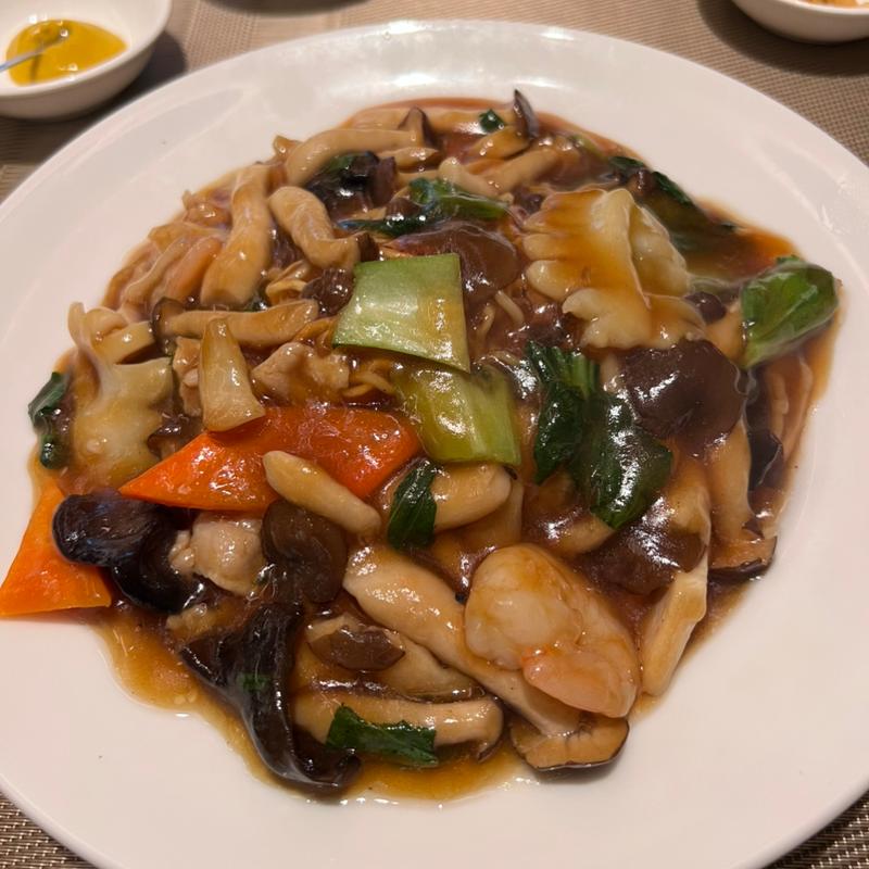 五目やきそば(中国飯店 倶楽湾)