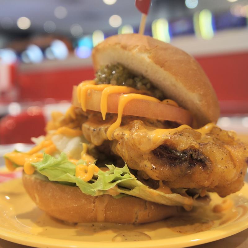 フィーディーチキンバーガー(Feedy Diner&Arcade)