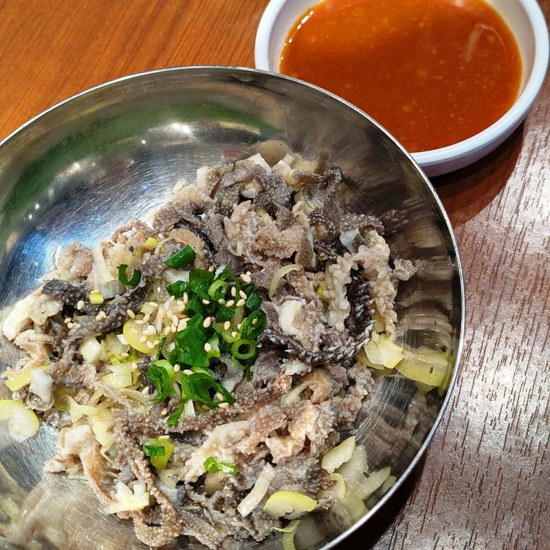 センマイ刺し(鶴見ホルモンセンター)