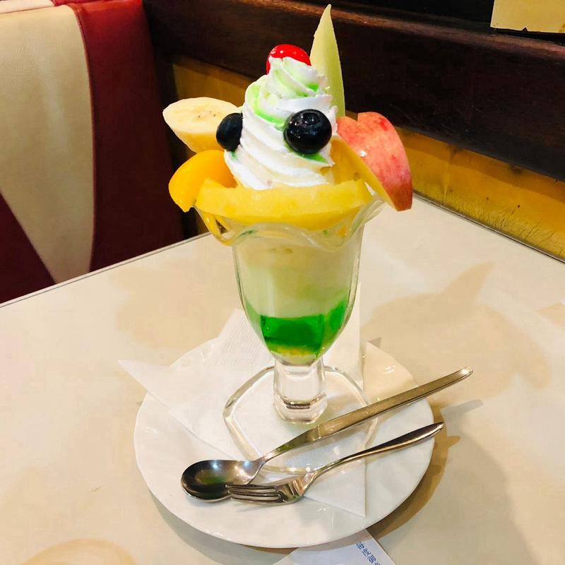 フルーツパフェ(パーラーキムラヤ)