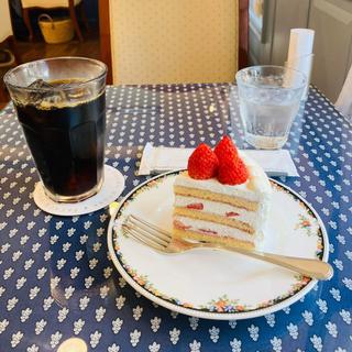 苺のショートケーキ アイスコーヒー