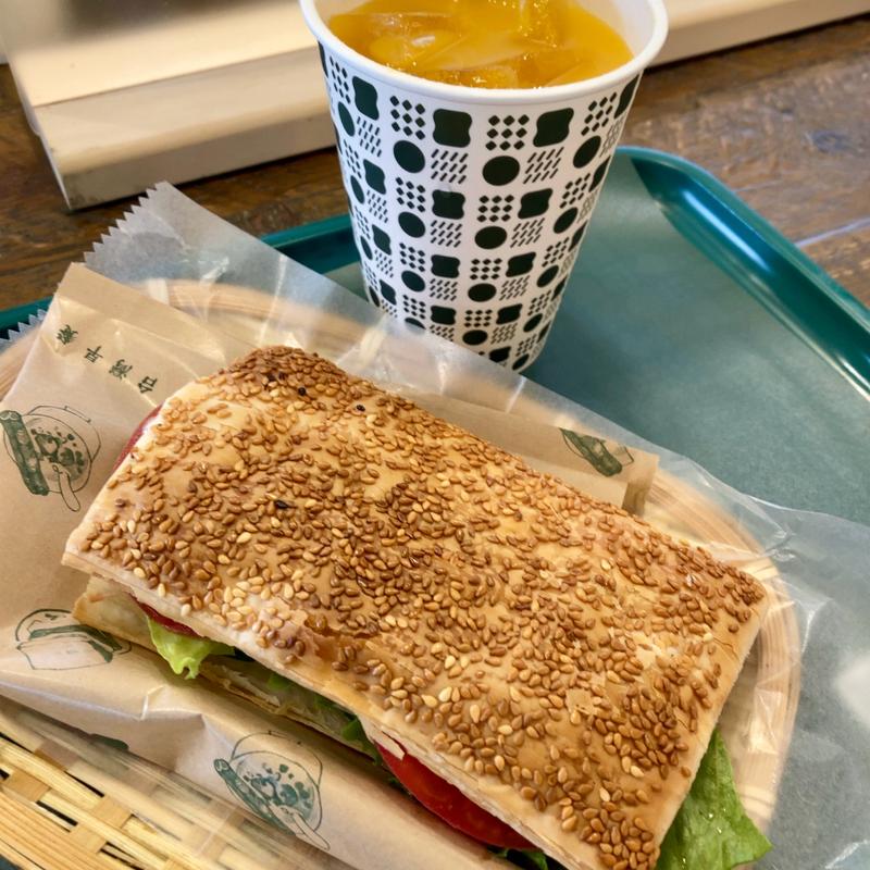 野菜焼餅&マンゴジュース(wanna manna)