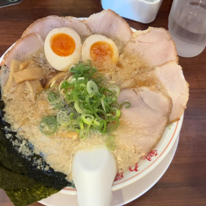 背脂醤油ラーメン全部のせ(京都北白川ラーメン魁力屋 御殿場店)