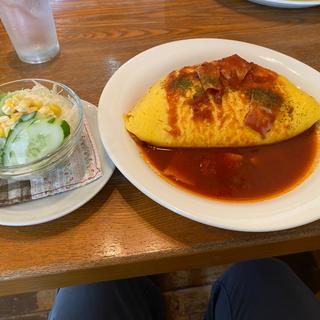 チーズ入りトマトソースのオムライスM (サラダorコーンスープ、ドリンク付)