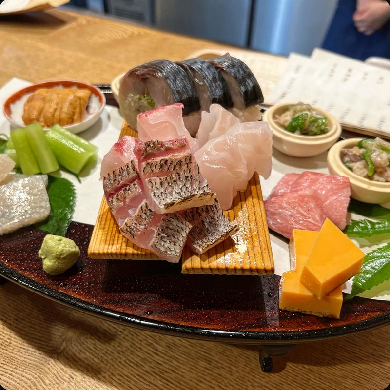 お造り盛り合わせ(むろまち 加地 )