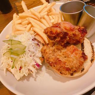 バターミルクフライドチキンバーガー