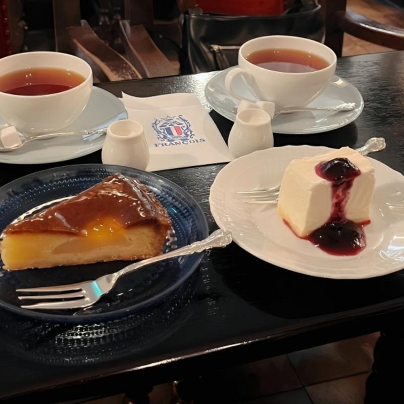 ケーキセット(レアチーズケーキ、紅茶)(フランソア喫茶室)