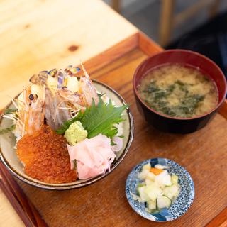 活車エビとイクラの海鮮丼