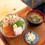 活車エビとイクラの海鮮丼