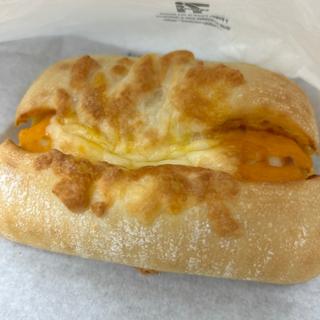 お店で焼いたふんわりチーズパン