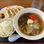 朝ラーメン半ライス