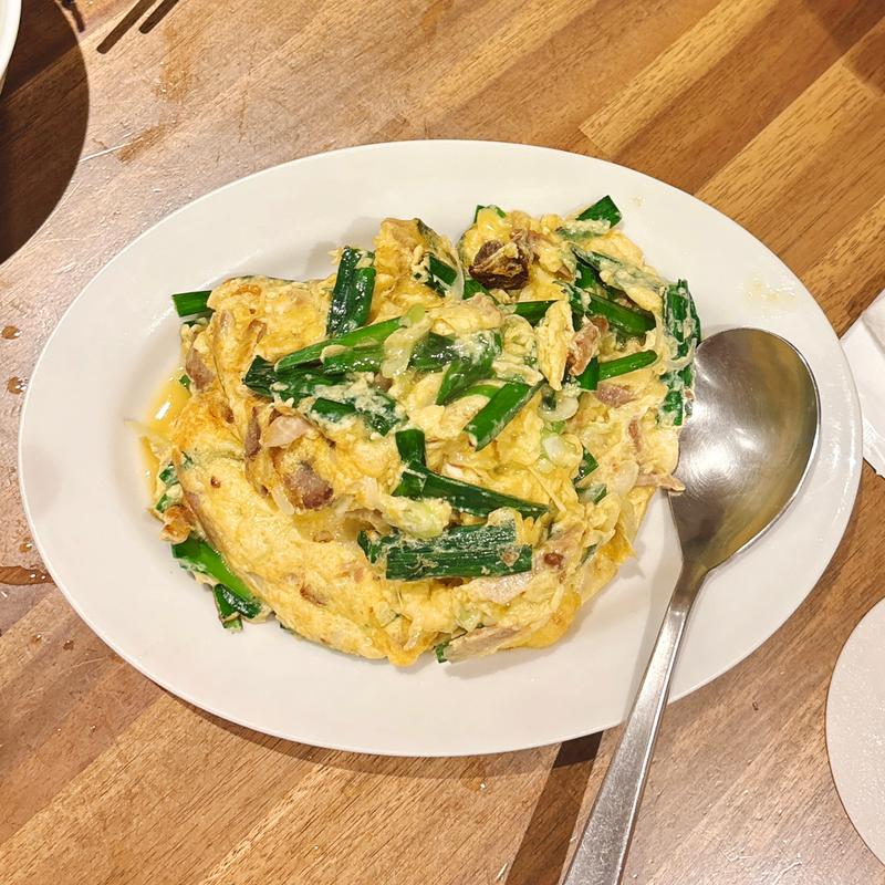 チャーシューとニラ玉子塩炒め(中華そばと酒 彩華)