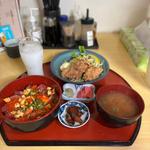 バラ海鮮丼と唐揚げランチ