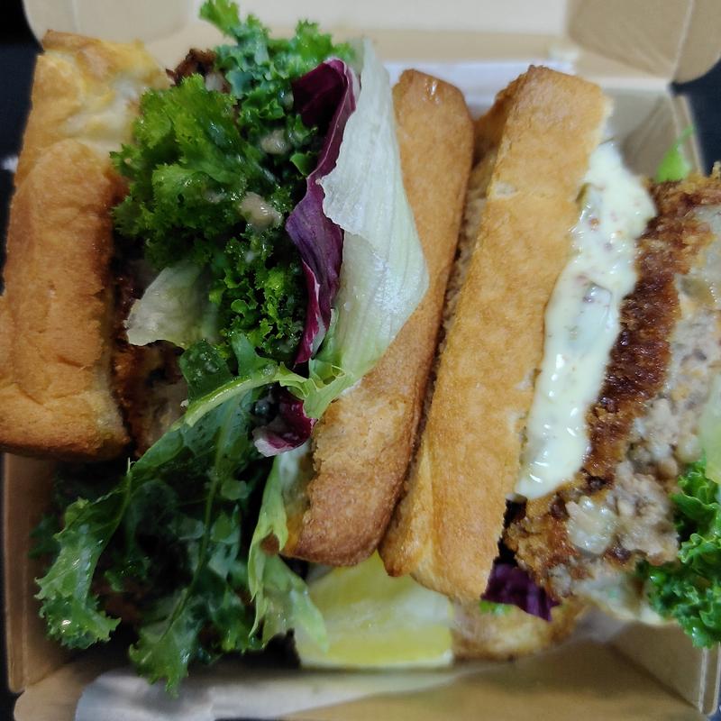 門のメンチカツサンド(菊池源吾牛メンチカツ・門（モン）)