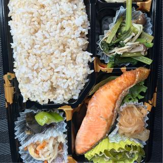 石巻女川産銀鮭の日替弁当