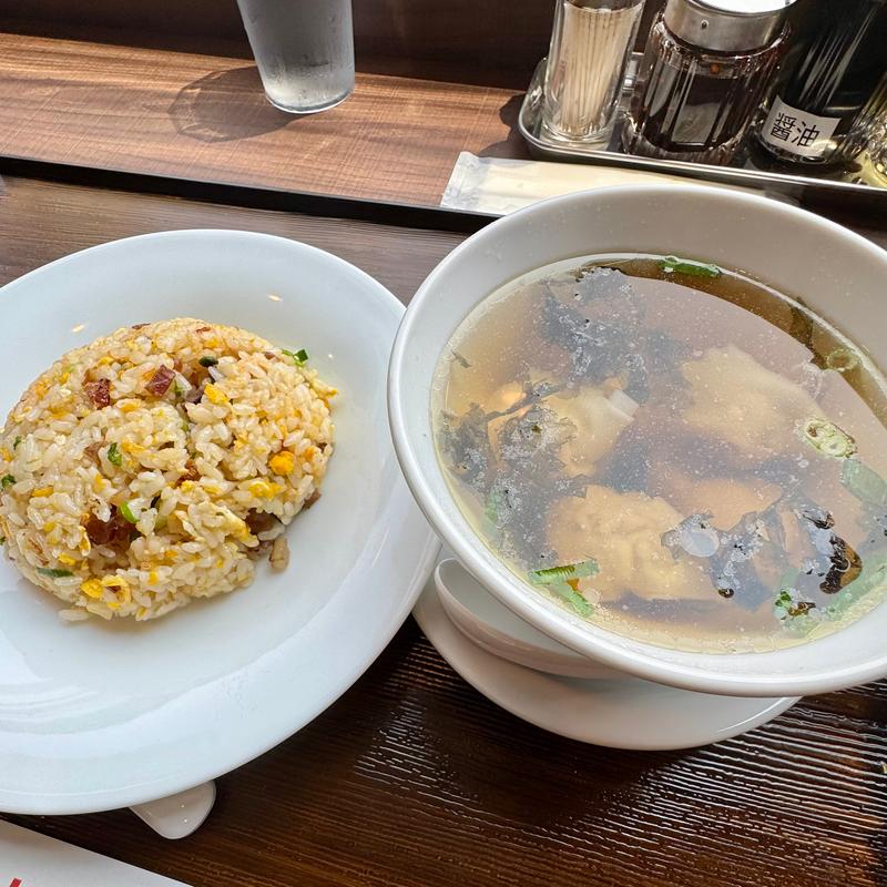 焼飯と小雲呑スープ（焼飯少な目）(神仙閣 大阪店)