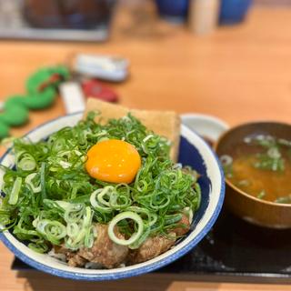 ねぎ玉肉めし　タマゴスープ(肉めし岡もと 横浜十日市場店)