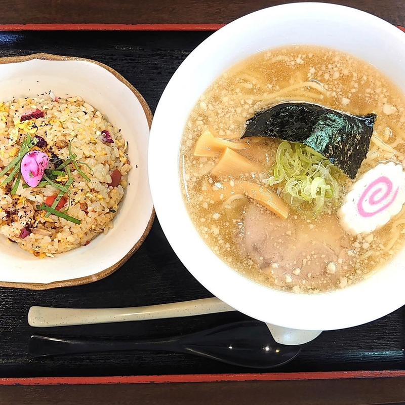 ラーメン 塩 カリカリ梅の半チャーハンセット(紺のれん 鳥取湖山店)