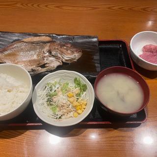 連子鯛煮付け・メバチの刺身