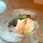 季節のデザート（桃と紅茶のシフォンケーキ）