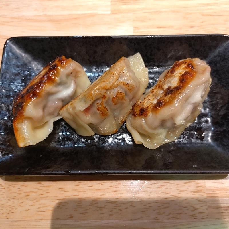 たまちゃん餃子(トマト)(大衆酒場 といろ)