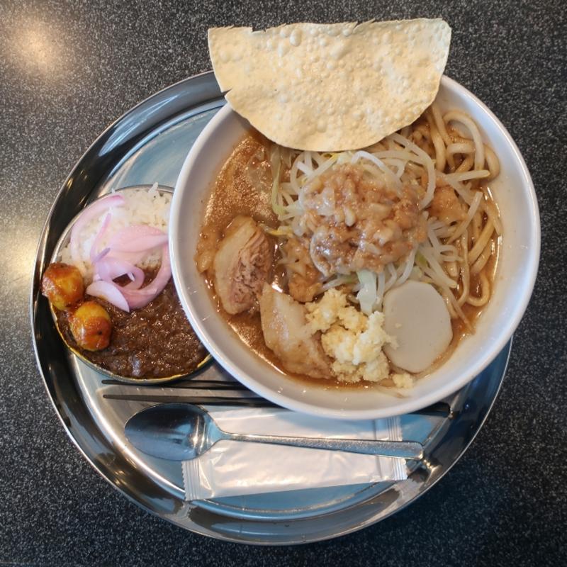 スパイスラーメン(Hasuna スパイスラーメンとインドカレー)