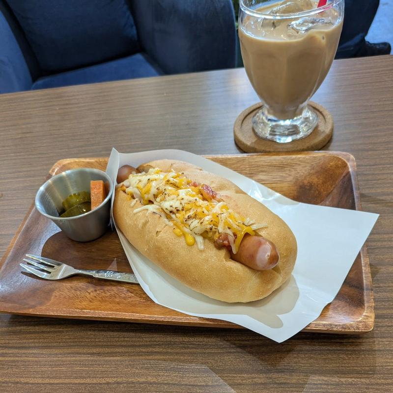 チーズドッグサルサソース アイスチャイ(cafeきた山よこ)