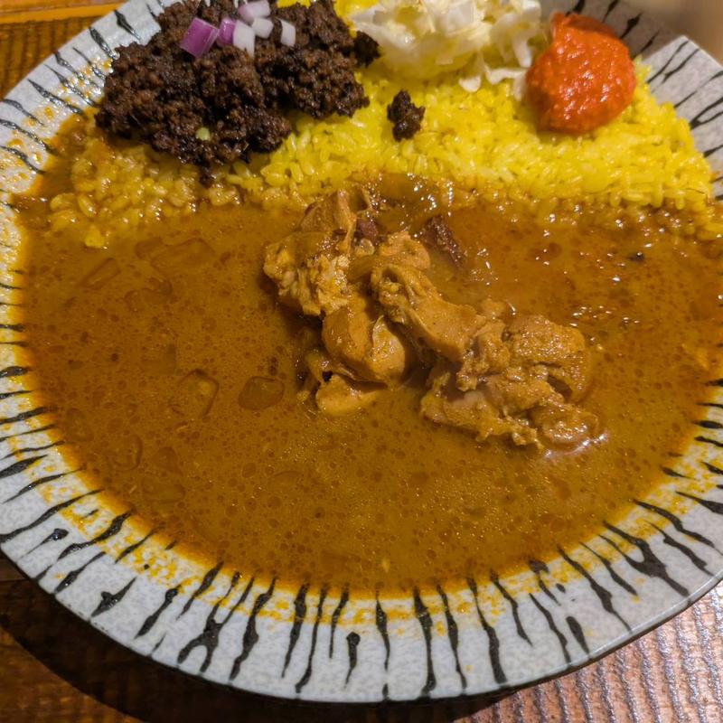 チキンと羊のキーマのハーフ＆ハーフ(般ﾟ若（ぱんにゃ）)