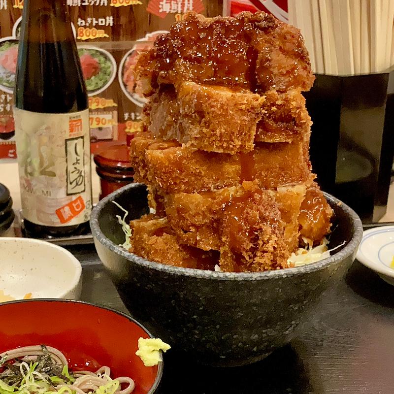 チキンカツタワー丼(旬魚とおいしいお酒 やまのや市場)