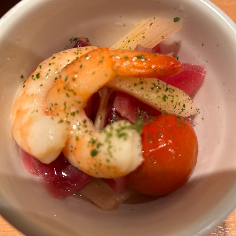 海老とトマトとビーツのピクルス(ヱビスバー 札幌アピア店 (YEBISU BAR Sapporo Apia))