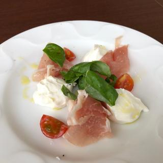 グリークヨーグルトで仕立てたカプレーゼ風
