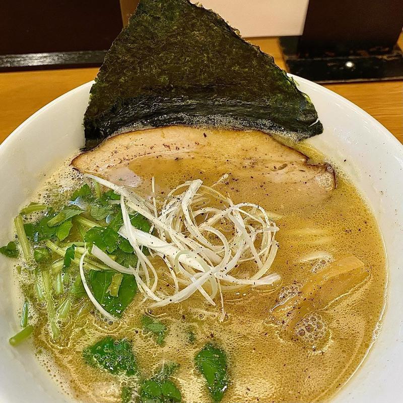 煮込み醤油そば 三ッ葉(らーめん工房 麺作)