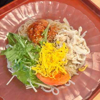 蒸し鶏の盛岡冷麺