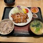 もろみチキンの 炭火焼き定食、たっぷり野菜の麦みそ汁